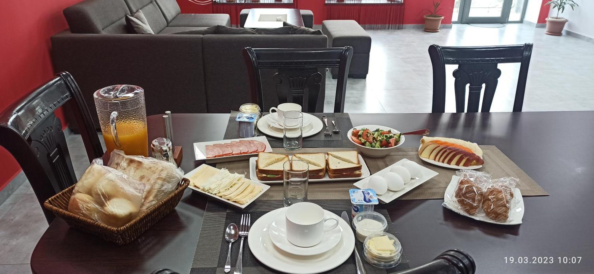 Hotel Sesil Gyumri Room photo